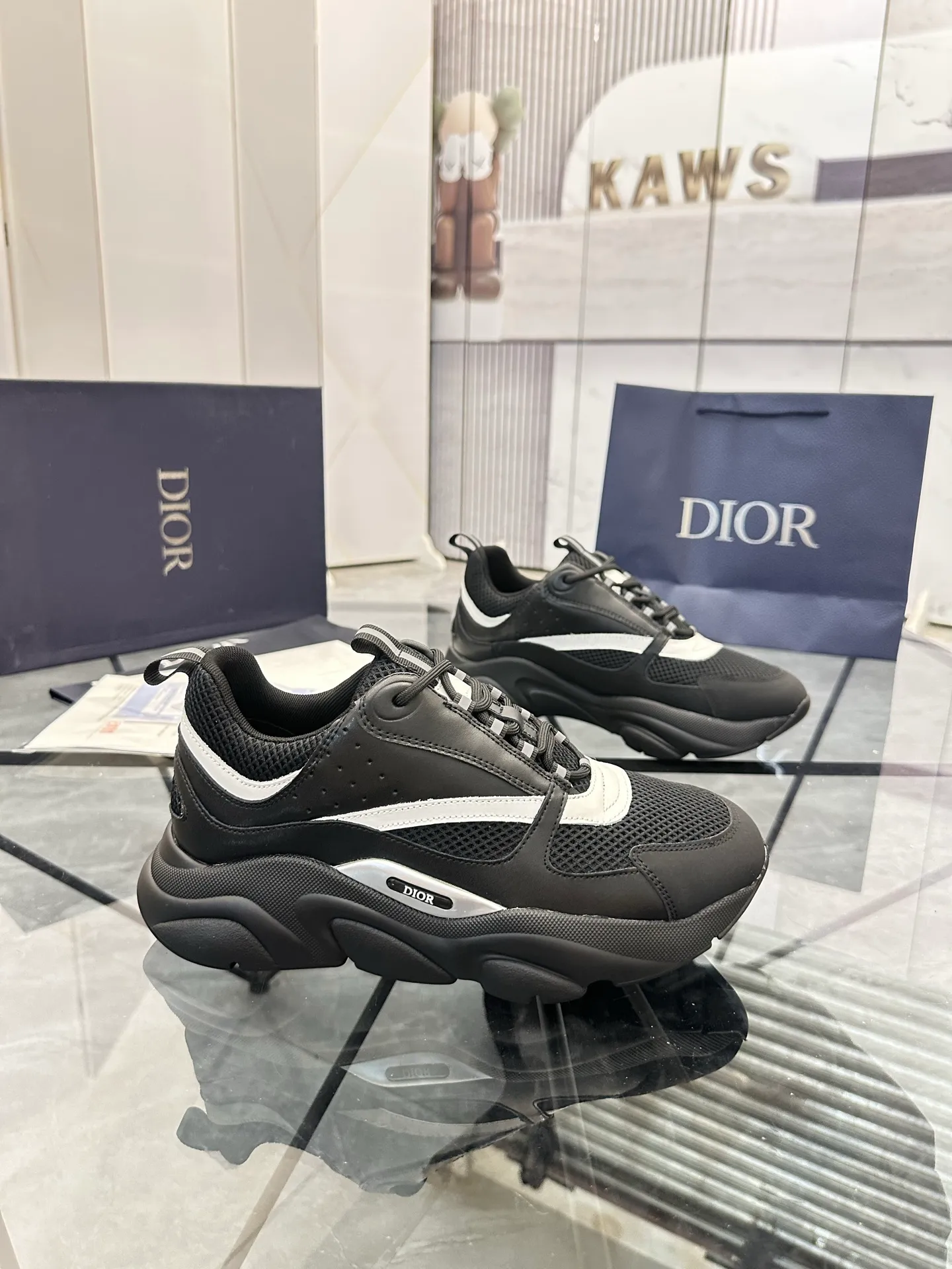 Men's shoes: 💰P460¥ Ready in Guangzhou, fully packaged Product trademark: Dior* "Dior*" low-top casual shoes Regular size: 38-46 (can be customized to 47) B22 Product materials: imported cowhide leather upper spliced ​​with original fabric, breathable lining, original outsole. Number: 920